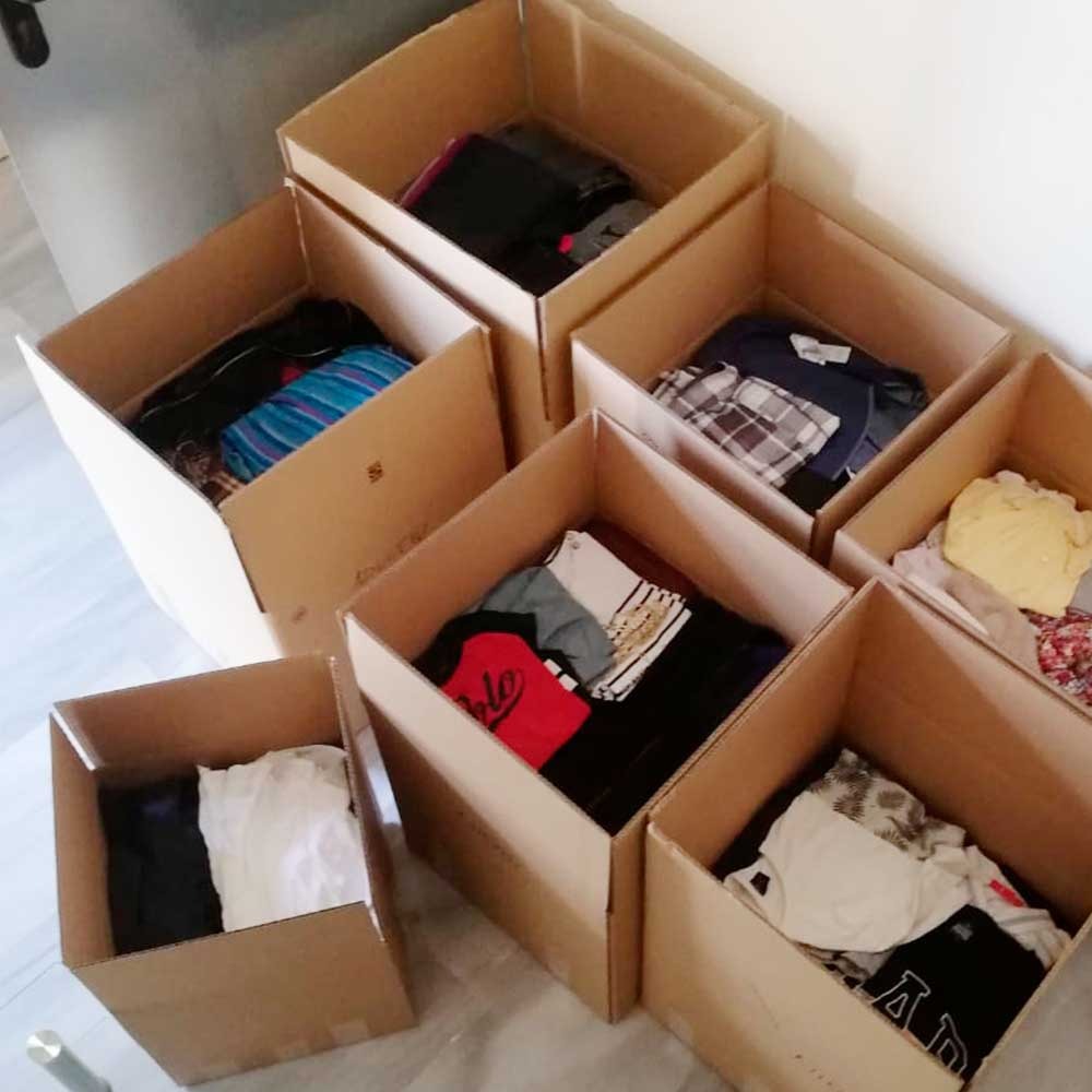 monteloeder dona ropa a Afganistan 